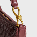 Isa - Burgundská elegance