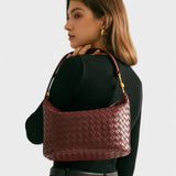 Isa - Burgundská elegance