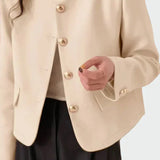 Elegantní blazer v linii